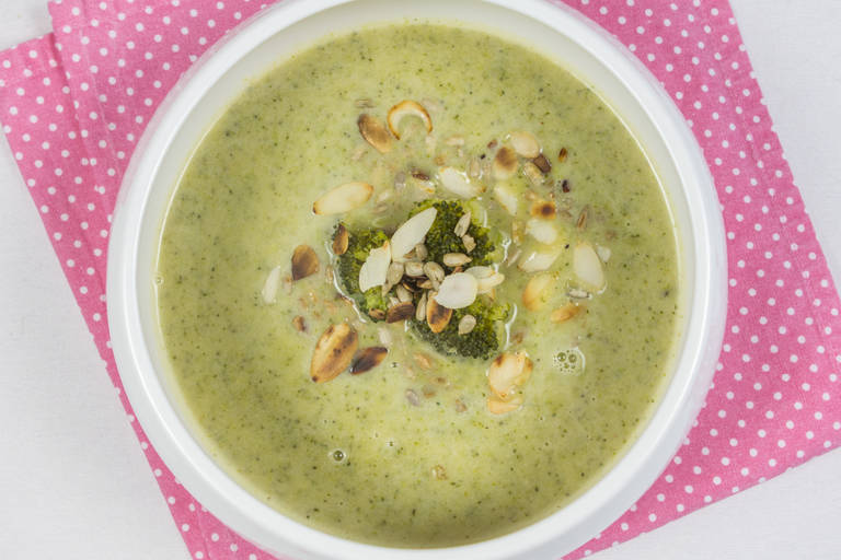Brokolijeva juha z lečo