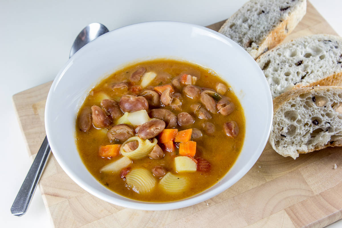 Fižolova juha s krompirjem