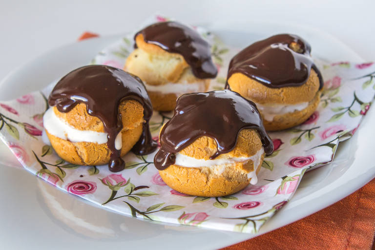 Profiteroli s sladoledom