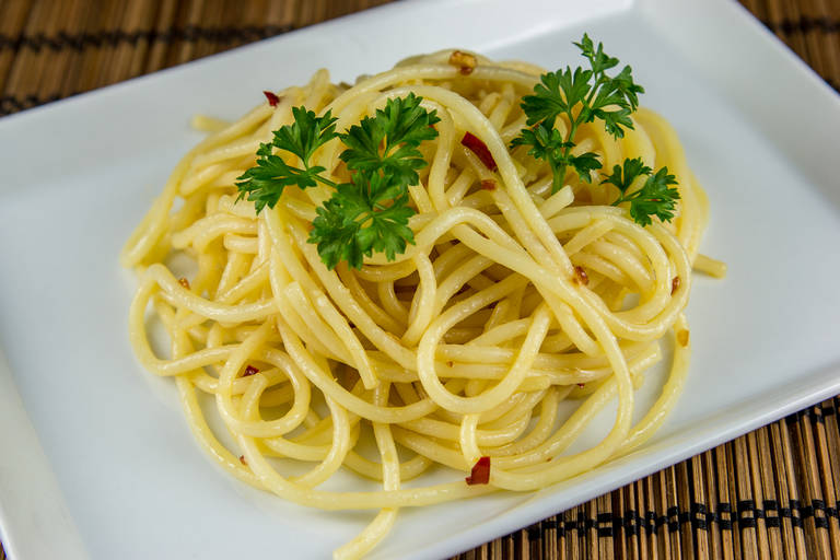 Špageti s česnom in feferonom