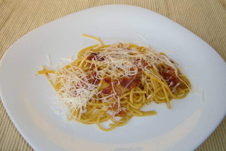 Špageti s pršutom