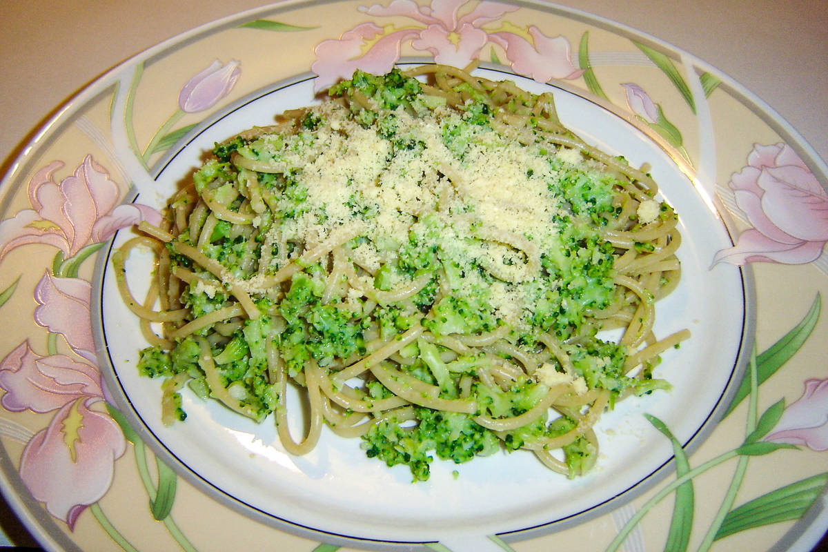 Špageti z brokolijem